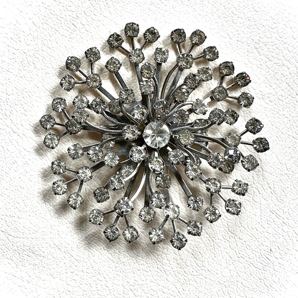 Vintage Rhinestone Snowflake Brooch Pin Multilayered Christmas Starburst Flower - Picture 1 of 3